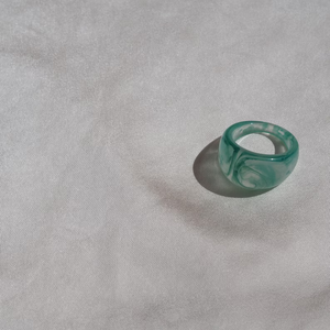 Resina transparente y anillo geométrico colorido con cristales de corte princesa Anillo de moda de estilo rústico lindo-Regalo - Product Image 1