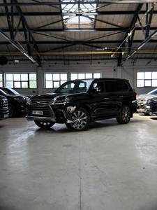 Lexus LX 450d V8 4.5L Turbo essence 4x4 SUV automatique, toit ouvrant, sièges en cuir foncé, 6 places, 24000 km, 360 LED, neuf/d'occasion, 2017 - Product Image 3