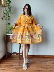 Caftán étnico corto con estampado de algodón bohemio hecho a medida con cuello en V Summer Resort & Beach Outfit para clientes y revendedores de boutique - Product Image 2