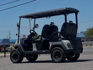 Carrito de Golf Clásico de Gasolina de 3-4 Plazas, Nuevo y Económico, Vehículo Utilitario con Batería de Plomo-Ácido de 5kW, Velocidad de 50-70 km/h, Autonomía de 70-90 km - Product Image 3