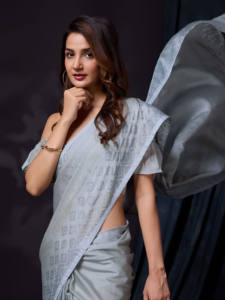 Sari de fête pour femme Trendmalls, en soie Rangoli, lourd, double teinte, style Siroski, pour mariage, avec pièce de chemisier non cousue, pour l'hiver et l'été - Product Image 5