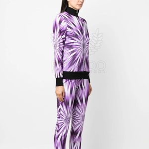 Chándal de sublimación para mujer que mezcla patrones llamativos con rendimiento atlético Chándal de sublimación para mujer - Product Image 6