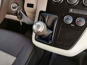 Toyota Hiace 2022 d'occasion abordable, fourgonnette à toit surélevé, automatique, conduite à gauche, turbo diesel, sièges en cuir R18, toit ouvrant, intérieur sombre - Product Image 4