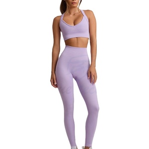 Ensemble de vêtements de yoga pour femmes avec impression de logo personnalisé, soutien-gorge de sport et leggings taille haute, vêtements de sport pour l'entraînement - Product Image 1