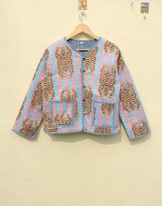 Veste d'hiver indienne matelassée Boho en coton imprimée à la main pour femmes manches complètes réversibles deux poches avant imprimé tigre - Product Image 1