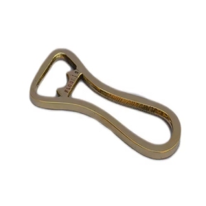 Ouvre-bouteille en laiton antique avec conception de thème unique Poignée confortable pour bar et hôtel Matériau métallique - Product Image 4