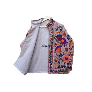 Chaquetas Acolchadas de Algodón Transpirable TNT Sujani para Mujer con Ajuste Cómodo, Hermosos Bordados y Diseños Culturales Únicos - Product Image 5