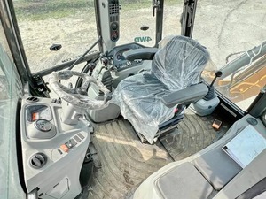 Retroexcavadora 851FX 4x4 con carga nominal de 6 toneladas Cubo de cargador de rueda de cilindro hidráulico usado a la venta - Product Image 2