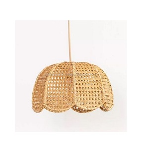 Lámpara Colgante de Techo LED con Pantalla de Mimbre y Hierro Forjado, Diseño Vintage, Forma de Media Flor, Venta al Por Mayor - Product Image 1