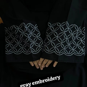 เสื้อผ้ามุสลิมแบบดั้งเดิมและเครื่องประดับผู้หญิงปักด้วยมือหรูหรา - Product Image 1