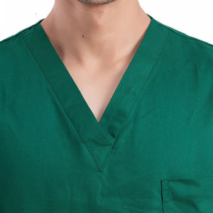 Uniforme médico tipo scrub con top y pantalones de tela transpirable, diseñado para brindar comodidad en el trabajo activo de atención médica. - Product Image 3