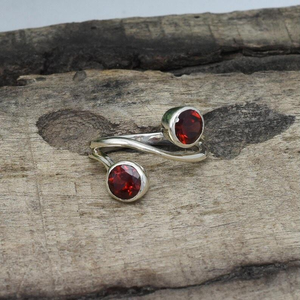 แหวนพลอยโกเมนทรงเหลี่ยมธรรมชาติ เงินแท้ 925 แหวนเงินทำมือสำหรับผู้หญิง ผู้ผลิตขายส่ง - Product Image 3