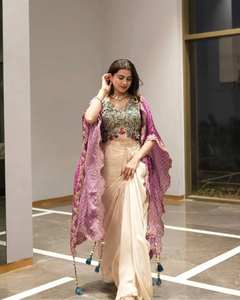 Ensemble trois pièces moderne et tendance en soie pour mariage et soirée, style occidental, avec chemisier brodé de sequins, dhoti de créateur et châle fluide élégant, livraison rapide - Product Image 3