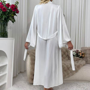 เสื้อคลุมผ้าซาตินสำหรับนอนของผู้หญิงผ้าซาตินสีทึบผ้าโพลีเอสเตอร์ผลิตขึ้นสำหรับฤดูใบไม้ผลิฤดูร้อนฤดูใบไม้ร่วงพร้อมโลโก้ด้านหน้า - Product Image 2