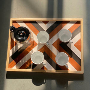 Plateau de service en bois de style vintage personnalisable pour la décoration de la table basse du salon - Product Image 1