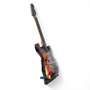 Guitarra miniatura de madera al por mayor, Mini Guitarra de madera tallada artesanal, pieza de decoración del hogar de músico único - Product Image 5