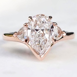 IGI Pear Cut Lab Creado Diamante CVD Anillo de compromiso Tres piedras Lab Grown Diamond Ring 1,65 CTW Pear Lab Diamond Bezel Set Ring - Product Image 1