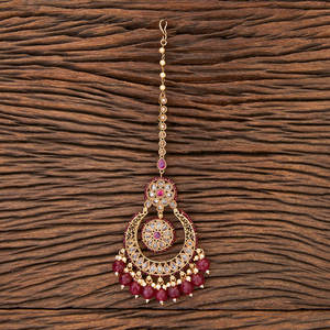 Perla antigua al por mayor estilo Chand Maang Tikka con chapado en oro 216160 en joyería de imitación - Product Image 4