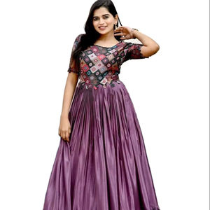 Chinon avec paillettes et position impression travail demi manches motif couleur vive fantaisie Kurti avec taille disponible pour les jolies femmes portent - Product Image 1