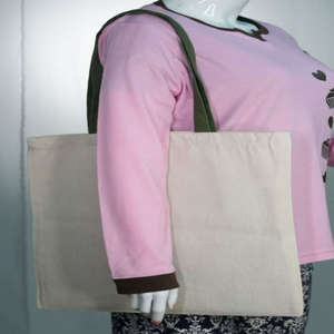 Sac fourre-tout de créateur en toile de coton biologique 100 %, moyen, avec poignées supérieures, fermeture à bouton et fermeture éclair, logo personnalisé imprimé, promotionnel - Product Image 6