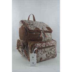 Mochila de Cuero Vacuno Elegante y Moderna, Funcional y a la Moda - Product Image 3