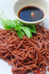Vermicelles de riz brun vietnamien de haute qualité, faible en calories, sans gluten, sain, parfait pour les soupes, les salades, les sautés - Product Image 3