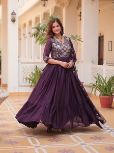 ROBE DE TRAVAIL IMPRIMÉE FEUILLE AVEC DUPATTA NOIR - Product Image 5