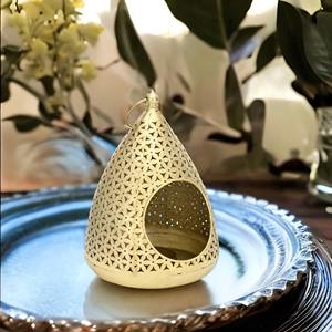 Lanterne d'intérieur marocaine décorée d'une bougie suspendue en or Lanterne en verre à prix de vente pour la décoration de la maison et du mariage - Product Image 3