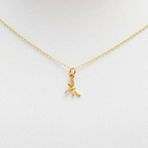 Collier à chaîne pendentif libellule créatif et délicat pour mariage en or jaune 10 carats dernière mode libellule mignonne en vente - Product Image 1