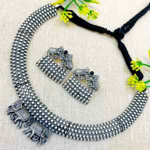 Conjunto de collar y pendientes de Hasli de elefante de plata oxidada india tradicional de primera calidad, perfecto para festivales, encanto Vintage - Product Image 4