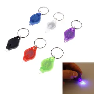Hediye Mini hediyeler özel anahtar ışık anahtarlık zincir yüzük plastik anahtarlık UV Blacklight 365-400nm anahtarlık ile Led ışık