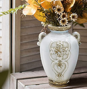 Une paire de vases modernes et abstraits dans une finition en pierre mouchetée légère. Les pièces sont entrelacées pour créer une forme sculpturale unique - Product Image 4