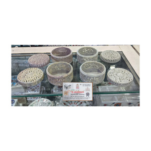 Boîte à bijoux ronde en pierre ollaire de style indien traditionnel, magnifique boîte cadeau sculptée à la main - Product Image 2