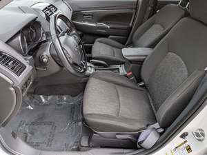 OFERTA ESPECIAL 2021 MIT-SU-BI-SHI OU-TLA-ND-ER SPORT SE FWD TRANSMISIÓN AUTOMÁTICA - Product Image 2