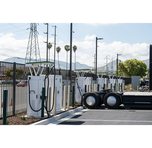 สถานีชาร์จรถยนต์ไฟฟ้าแบบจ่ายไฟเร็ว 60kW 80kW สำหรับจุดจราจรหนาแน่น พร้อมจอแสดงผลโฆษณา LED ปรับกระแสไฟได้ 0-200A - Product Image 2