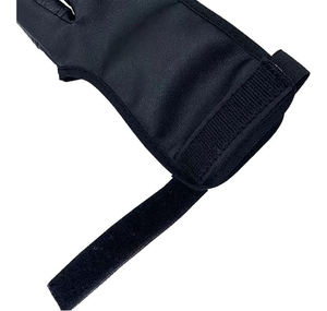 Gants de tir à l'arc en cuir faits à la main, vente chaude, approvisionnement direct d'usine, entièrement personnalisables, qualité supérieure pour le tir à l'arc sur cible - Product Image 2