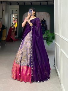 Lehenga Choli de seda auténtica pura Kanjivaram con Rich Zari Work y bordado de diseñador para bodas a precio asequible - Product Image 3