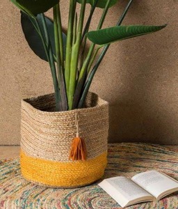 Panier de rangement moderne en jute et coton avec pompon, design flexible pour une utilisation polyvalente - Product Image 2