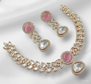 ENSEMBLE DE BIJOUX INDIENS TRADITIONNELS ET À LA MODE EN CUIVRE ENSEMBLE DE BIJOUX DE MARIAGE POUR FEMMES BOUCLES D'OREILLES ET COLLIER - Product Image 1