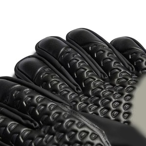 Gants de gardien de but de football personnalisés professionnels équipement de protection des pouces en cuir respirant pour l'entraînement de football - Product Image 4