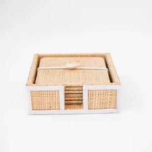 Diseño de posavasos de ratán minimalista moderno perfecto para hogares, oficinas y cafés que buscan un accesorio funcional y estético - Product Image 5
