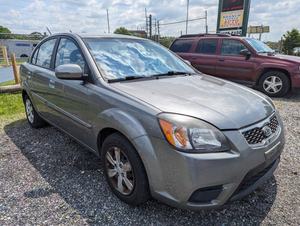 KIA RIO LX 2010 d'occasion, traction avant, en bon état de marche - Product Image 6