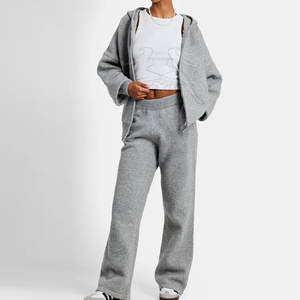 Survêtement élégant à fermeture éclair avec un design ajusté et un survêtement à fermeture éclair en tissu doux - Product Image 2