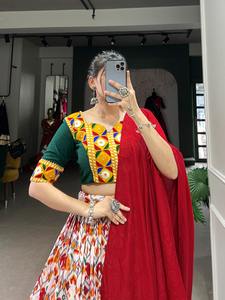 ผ้าไหม dola และผ้าฝ้าย lehenga choli & dupatta พร้อมแผ่นฟอยล์พิมพ์ patola งานพิมพ์ลายต้นฉบับ - Product Image 2