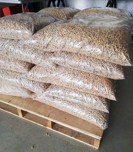 Granulés de bois premium en sacs de 15 kg, combustible pour poêles, chaudières et systèmes d'air chaud - Product Image 3