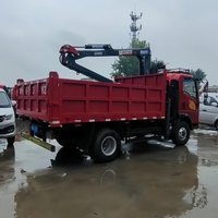 Véhicule de transport forestier à chenilles équipé d'une grue rotative à 360 degrés pour travaux agricoles en montagne