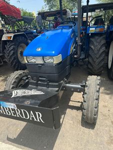 2013 d'occasion N Holland 5500 4WD tracteur à roues clé vente de composants de moteur à engrenages longs, y compris boîte de vitesses - Product Image 2