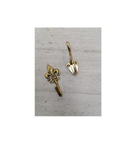 Crochets muraux en laiton ornemental avec finition dorée pour ajouter une touche artistique et une organisation à divers espaces de votre maison - Product Image 1