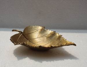 Bandeja Decorativa Moderna de Aluminio para Frutas con Baño de Oro, Diseño Compacto, la Mejor Calidad para Navidad - Product Image 2