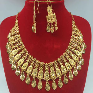 Conjunto de joyería de moda Dubai Vintage chapado en oro de 24 quilates, incluye collar, pendientes, brazaletes, peines, Material de cobre, diamante, Alemania - Product Image 1